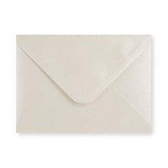 133x184 mm Grijswitte glanzende envelop
