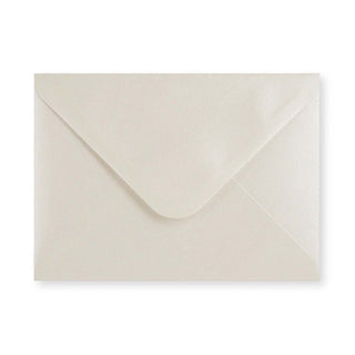 133x184 mm Grijswitte glanzende envelop